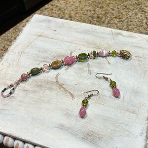 Beaded bracelet and earrings set.